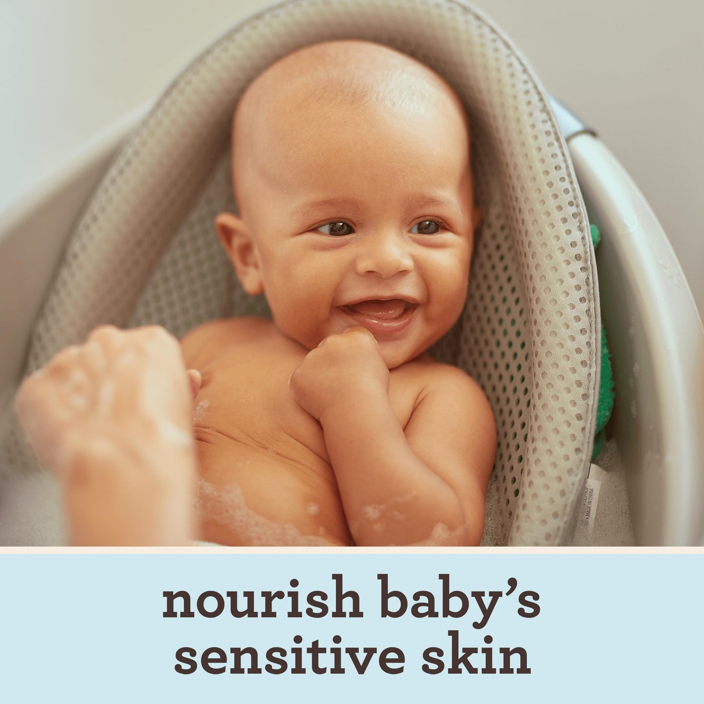 Aveeno Baby Daily Wash and Shampoo Baby’s Hair and Sensitive Skin Cleanser with Natural Oat - Paraben Free and Phthalate Free, Sulfates-free and Dye-free - 975 Milliliters