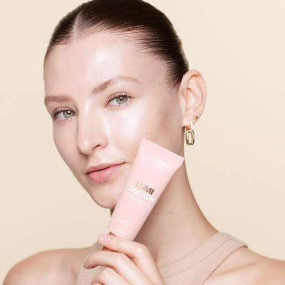 L’Oréal Paris True Match Lumi Glotion Natural Glow Enhancer, Instantly Hydrates and Illuminates Skin, Sheer Color Tint, Offers a Sunkissed Glow, 903 Medium, 40 mL